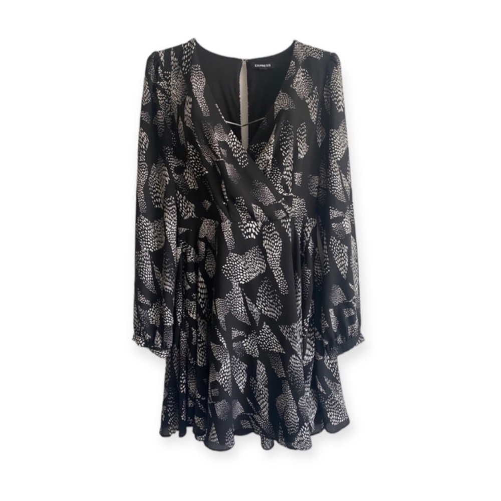 Express Black & White Long Sleeve V-Neck Dress Size XS/TP